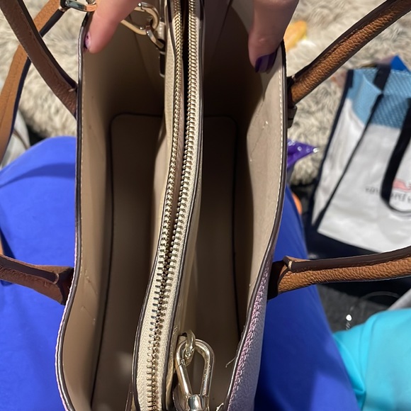 Kate Spade ♠️ light purple cross body. BARELY USED! - Picture 3 of 4